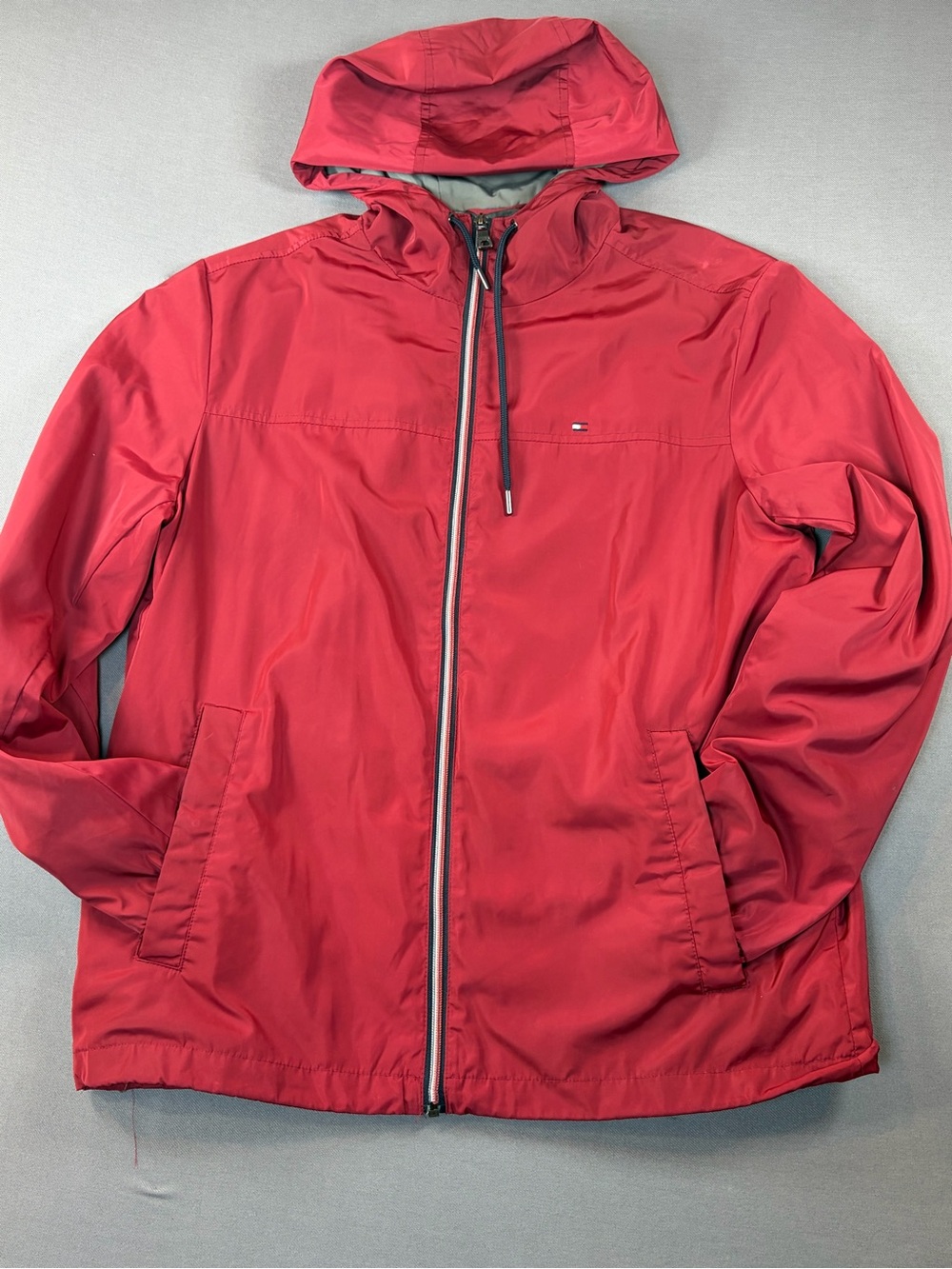 Tommy Hilfiger Men's Lightweight Hooded Windbreaker Jacket Red Large Athleisure